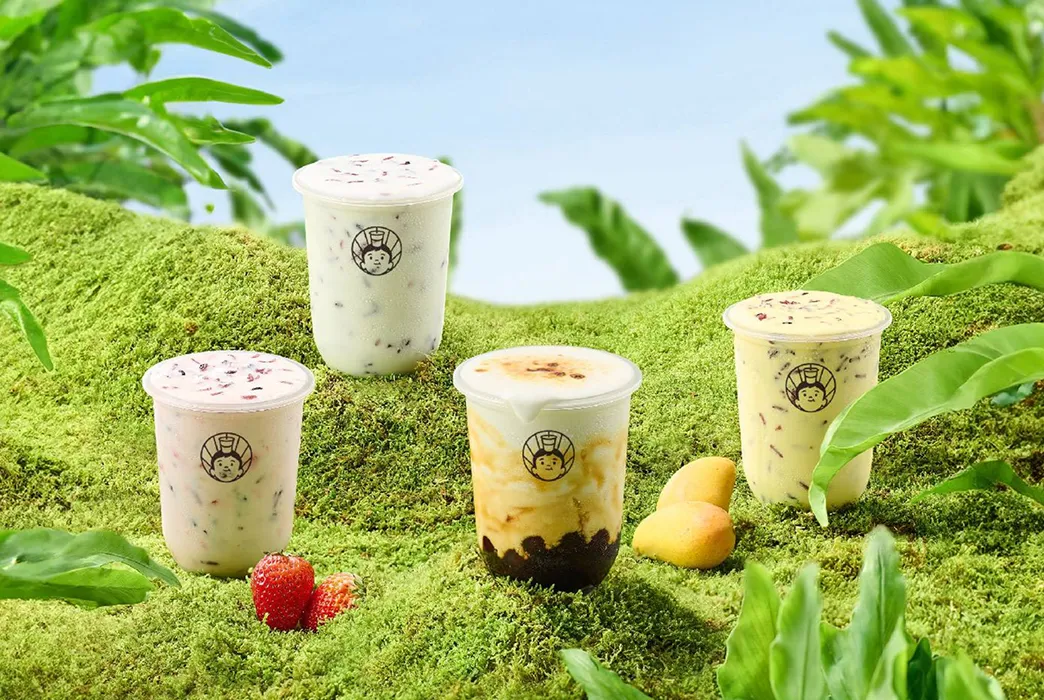 Signature purple rice yogurt drinks with fresh strawberries and mango